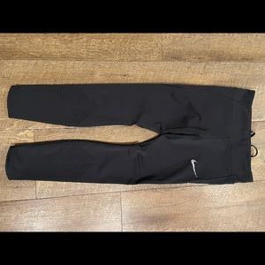 NIKE WOMEN’S 7/8 LENGTH LUXE LEGGINGS